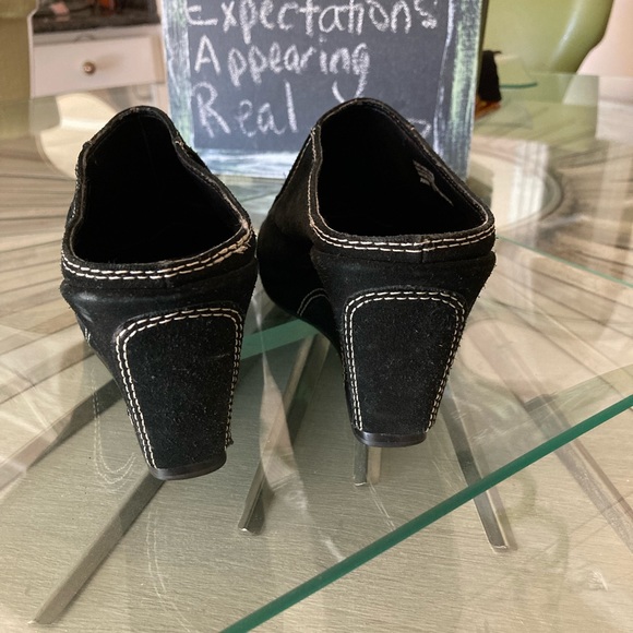 The best suede slides with STYLE. - Picture 3 of 7